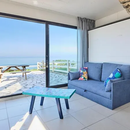 Guestready - L'Uhabia Beachfront Retreat With Parking Access!