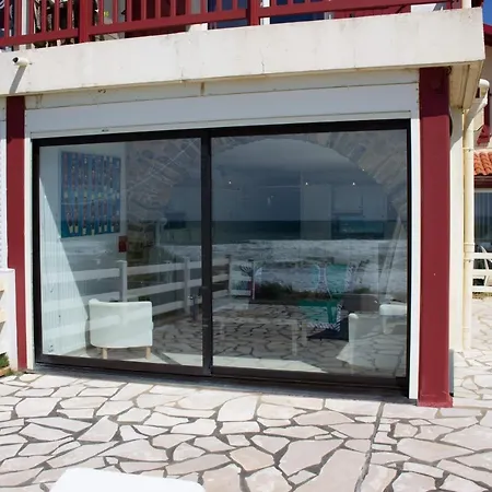 Guestready - L'Uhabia Beachfront Retreat With Parking Access! Daire