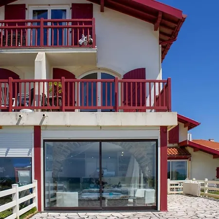 Guestready - L'Uhabia Beachfront Retreat With Parking Access!