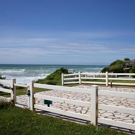 Guestready - L'Uhabia Beachfront Retreat With Parking Access! *